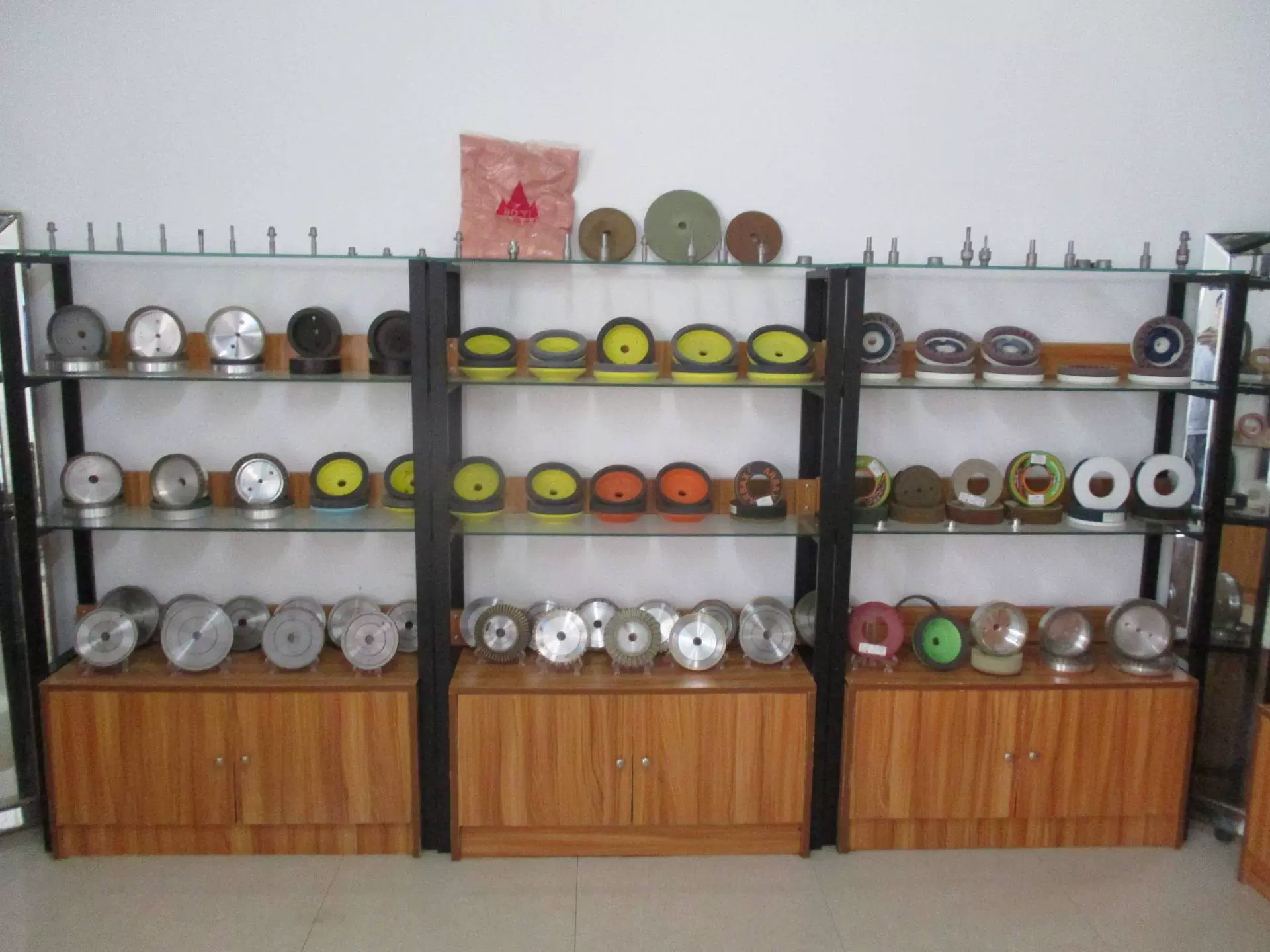 ZHUIFENG glass tool product showroom