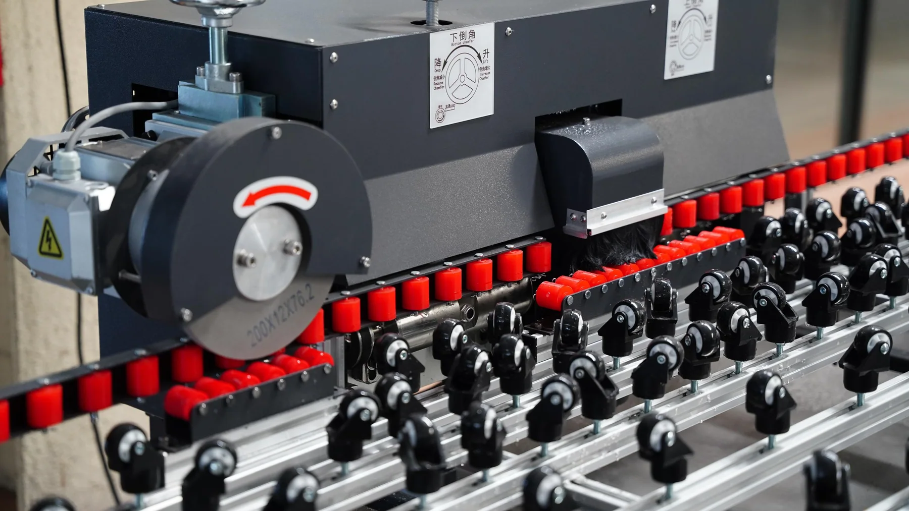Low-E glass edge coating removal machine wheel head and conveyor rollers
